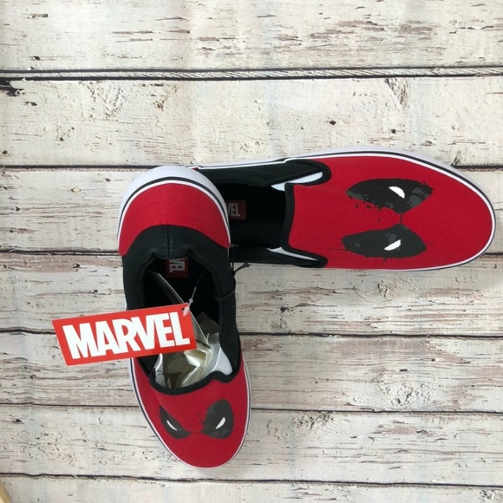 Men's Marvel Deadpool Canvas Slip-On Shoe Sneaker - Picture 4 of 5